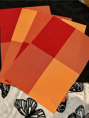 Source Unknown Red and Orange Checkered Disposable Table Placemats
